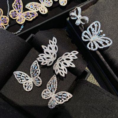 China 2021 Hiphop Fashion Stainless Steel 18k Gold Plated Full Diamond Butterfly Stud Earrings For Jewelry Set for sale