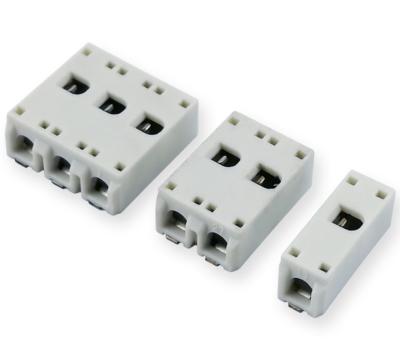 China 2-24 Position 300V screw connector block with UL CE RoHS Certifications zu verkaufen