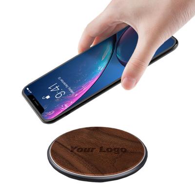 China Conveient 5v safe portable wood wireless charger with Qi for one plus moto g8 plus iphone xs 13 pro iphone xs 12 fast wireless charger promotional for sale