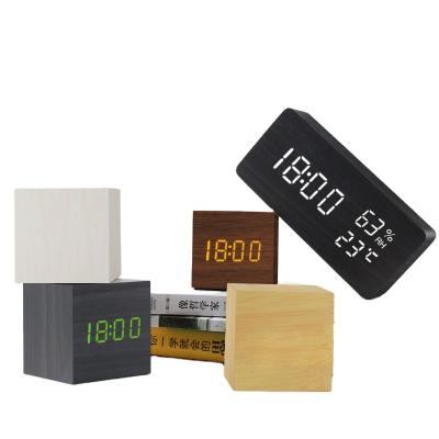 China Simple led time-temperature wooden alarm clock voice control table clock silent digital calendar voice control wooden alarm clock for sale