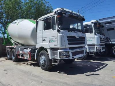 China El tanque de transporte de hormigón Sinotruck F3000 de segunda mano está en buen estado. en venta