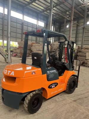 China 3 Tonnen gebrauchter Toyota Diesel-Forklift, Toyota Forklift 7FD30 aus Japan zu verkaufen