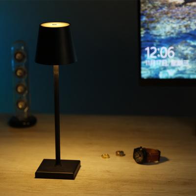 China Modern Wireless Touch Table Lamp Modern Desk Bedroom Light Led Rechargeable Bar Table Lamp With USB Charging Port for sale