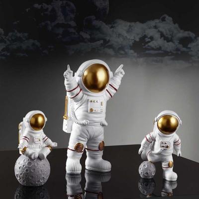 China Europe Cartoon Resin Statue Astronaut Sculpture Figurine Home Decor Astronaut Wholesale Indoor Decorative Ornaments for sale