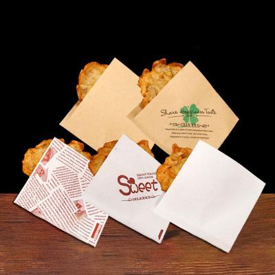 China Custom Recycled Kraft Paper Bags Logo Printed Triangle Shape Oilproof Fried Chicken Wing Food Packaging Materials for sale