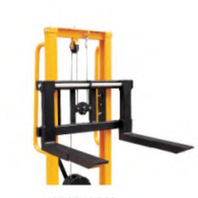 China Manipulación de materiales Walkie Straddle Stacker Manual Stacker hidráulico para objetos voluminosos en venta