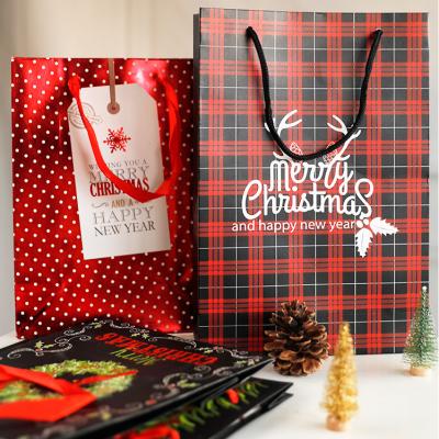 China Customized Recyclable Christmas Bags UK Craft Amazon Bulk Templates Star Paper Puppet Door Gift Bag for sale