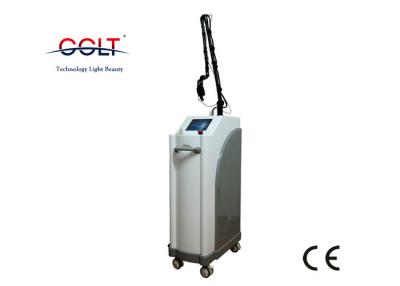 Chine Le Portable enlèvent la machine de laser de fraction de CO2 de cicatrices d'acné de peau pour la peau Whitening10600nm à vendre