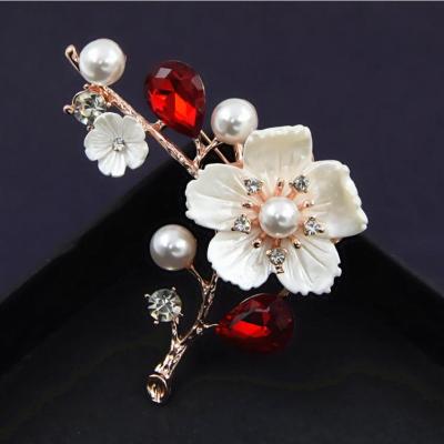 China ALLOY Shell And Pearl Flower Brooches For Women Fashion Elegant Pin Red Crystal Brooch Wedding Jewelry High Quality for sale