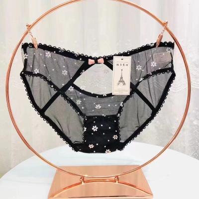 China Antibacterial Hot Sale Ladies Hollow Out Breathable Sexy Traceless Slim Shorts Lace Underwear Women Transparent Briefs for sale