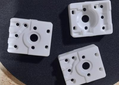 中国 High Density Alumina Oxide Ceramics with Dielectric Constant 9.6 for B2B Applications 販売のため