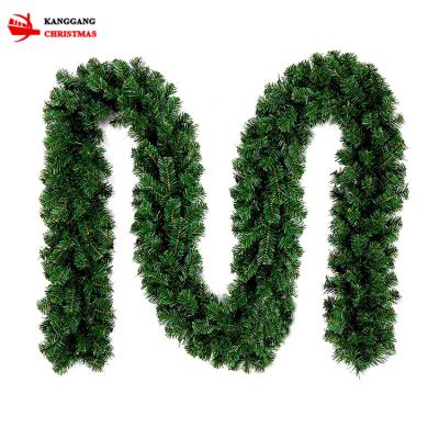 China Fashionable Factory Custom Wholesale Christmas Decoration Supplies PVC Material 6ft/7ft Artificial Christmas Wreath for sale