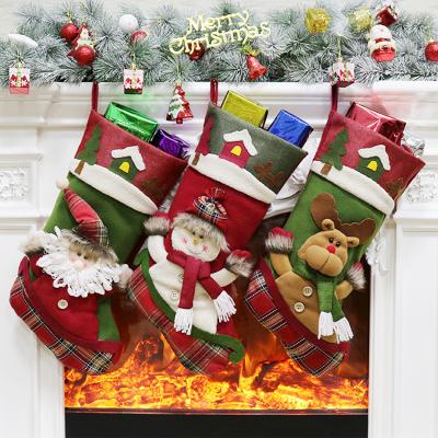 China In Stock 2021 New Christmas Candy Plush Christmas Linen Stockings For Christmas Gift for sale