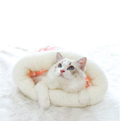 China Breathable Warm Pet Mat Self Warming Pad Sack Cat Bed Cave Sleeping Bag Flannel Cushion Cave for Cats and Small Dog for sale