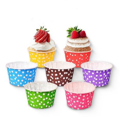 China Hot Selling Disposable Christmas Design Waterproof Paper Cupcake Cake Cup For Household for sale