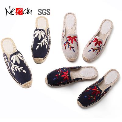 China Flatbed 2019 Embroidery Fashion Ladies Casual Sneakers Slippers For Women Platforms OEM Sneakers for sale