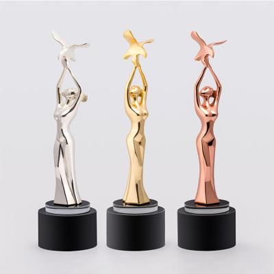 China Europe 2020 Newly Designed Popular Women Shaped Souvenir Crystal Trophy for sale