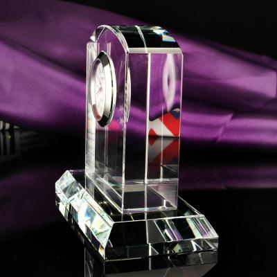 China China custom crystal engraving clocks and craft gift creative crystal ornaments, crystal clock wedding souvenirs for sale