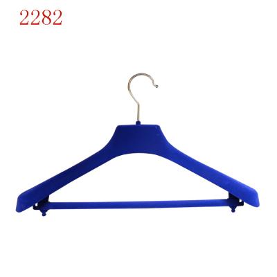 China Factory price anti-slip plastic blue flocking velvet suit female hanger with pants bar for sale