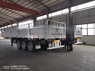 China Personalización Popular camión de transporte de ganado Semirremolque con válvula de relevo Wabco en venta