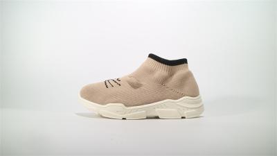 Cina Scarpe da corsa leggere in maglieria suola in gomma resistente per stili di vita attivi in vendita