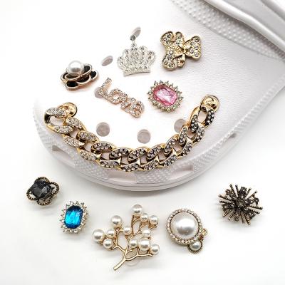 China Clog Charm 2022 Hot Sale Bling Accessories Crystal Rhinestone Designer Decoration Shoe Charm For Shoes Party Wholesale Bulk A Gift for sale