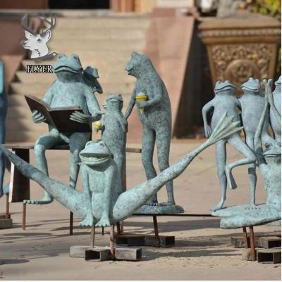 China Outdoor Frog Animal Bronze Animal Statue Europe Decoration Casting Bronze Sculpture for sale