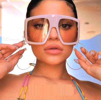 China Fashion Sunglasses Shade 2021 Newest Women Fashion Sun Glass Styles Trendy Plastic Wholesale Sunglasses for sale