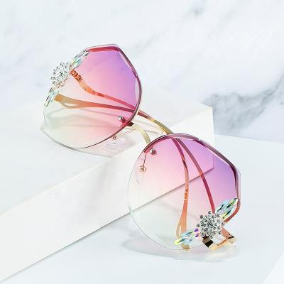 China 2022 High Quality Luxury Ocean Luxury Gradient Eye Glass Rimless Square Polygon Diamond Women Sunglasses for sale