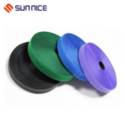 Cina Thermal Resistance 100 Nylon Magic Tape Colored Sew On Hook And Loop Roll in vendita