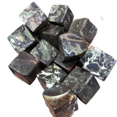 China Wholesale Dong Hai Gravel Silver Agate Gravel Palm Stone Crystals Healing Crystal Stones Stones for sale