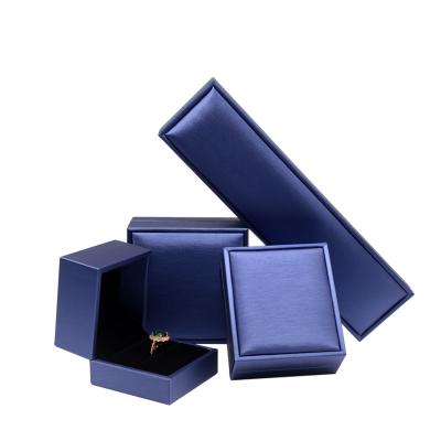 China Fashionable And Simple Blue Luxury Leather Jewelery Packing Box PU Jewelry Set Gift Jewelery Packaging Box Moq 20 100 for sale