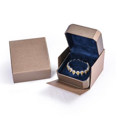 China Luxury Custom Gold St Diamond Necklace And Bracelet Packaging Fashion Goldshell Box Set For Bracelet for sale