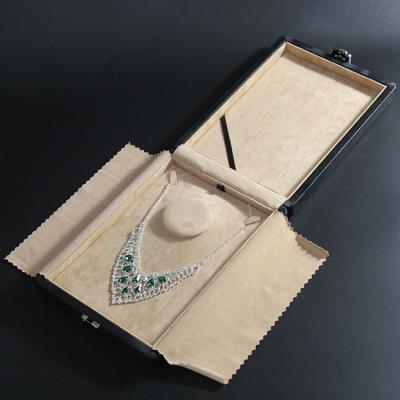 China Fashion Luxury ODM Custom Design Big Big Key Lock Velvet Suede Leather Jewelry Necklace Gift Packaging Box for sale