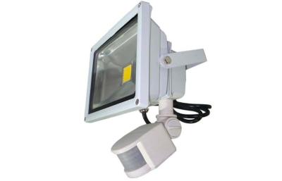 Chine RA industriel 80 IP65 10W Bridgelux en dehors de projecteur de PIR LED pour le parking/magasins à vendre