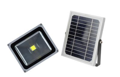 Chine Éclairage extérieur mené solaire rechargeable de sécurité de lumière d'inondation de 10 W dans le réverbère à vendre