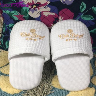 China Disposable White Hotel Slippers with Embroidery Te koop