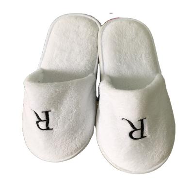 中国 Hotel plush slipper white soft unisex slipper with embroidery logo 販売のため