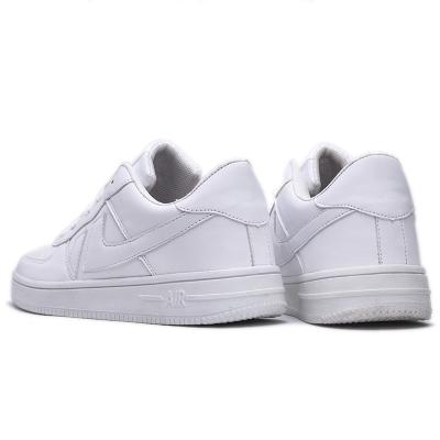 China Comfortable Sports Shoes Wholesale White Black Sports Shoes Men Sports Flats For Outdoor Shopping for sale