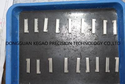 중국 Ｕ는 정밀 압출 성형 부품 SWPH13 소재 52HRC를 삽입합니다 판매용