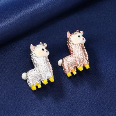 China Fashion Cartoon Personality Animal Brooch Cute Sheep Mini Alpaca Brooch Simple Pin for Christmas Party Pin Gift Women Girls Jewelry for sale