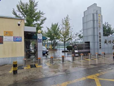 Chine Bollard semi-automatique en acier inoxydable pour la sécurité des parkings et des allées à vendre