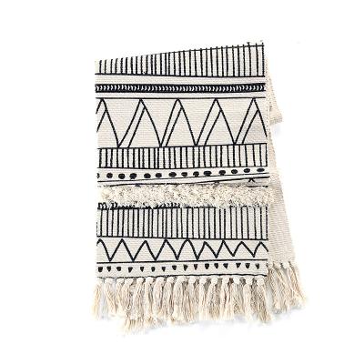 China Beautiful Decoration European Mexican Dining Table Runner For Home Decoration Use Tassels Tablecloth Burlap Macrame Table Runner for sale