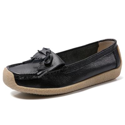 China Deodorization Fashion Comfortable Leather Loafers Driving Casual Walking Shoes Loafers Slip On Boat Shoes Women's Casual Loafers Flats for sale