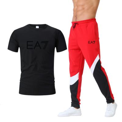 China Latest design men's fashion summer breathable clothes sports set t-shirt and sweatsuit long pants stitching best price for sale