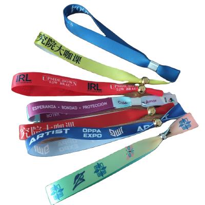 China Brazaletes de tejido de cinta en verde ID Brazaletes de poliéster para eventos y festivales en venta