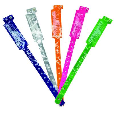 China DDJOY Color Neón Reflectivo PVC Vinyl ID Pulseras desechables para eventos personalizados en venta