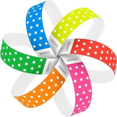 Chine Produits d'imprimerie pour les fêtes Bracelet résistant aux larmes Bracelet papier jetable Bracelet Tyvek à vendre