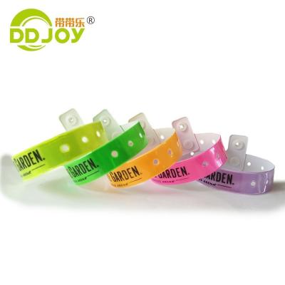 China Design PVC Plastic Bracelet for Anniversary Occasion Eco-friendly Reflective Wrist Band for sale