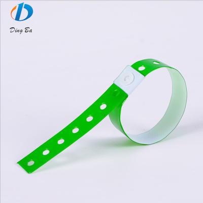 China Otras pulseras de entrada de PVC/Vinilo plástico suave ajustable para eventos y fiestas en venta